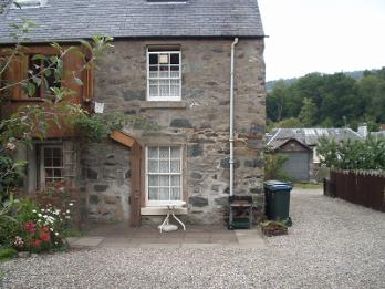 Rear Courtyard - 4 Gladston Terrace